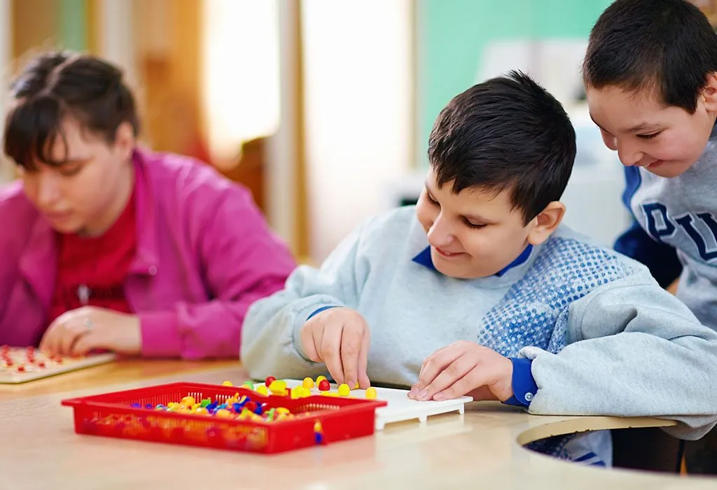 کاردرمانی برای کودکان کم توان ذهنی