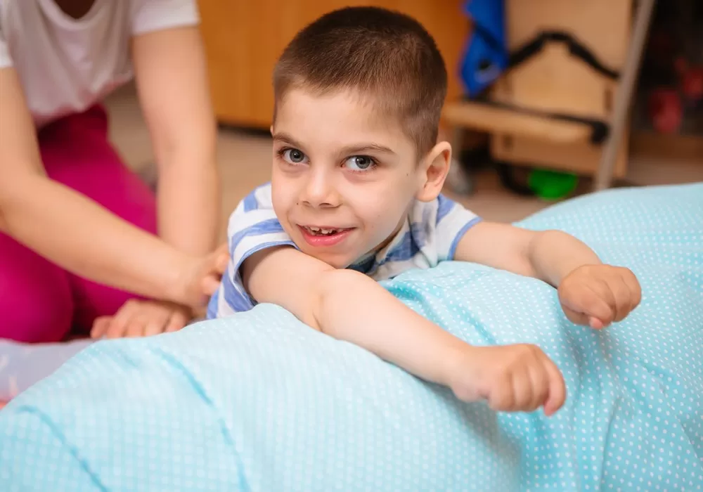 توانبخشی کودک فلج مغزی